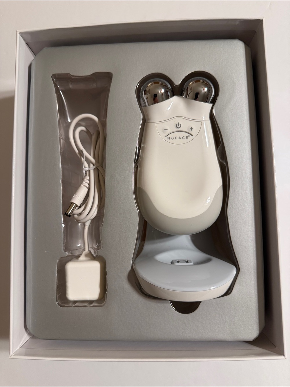 NuFace White Facial Toning Device with Gold Gel Primer. NWOT. Open Box - Picture 2 of 6